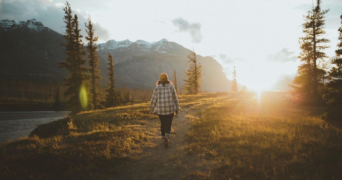 mujer viajando a Canada