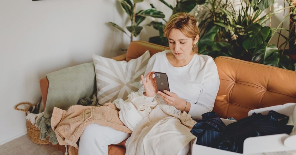 woman contacting the Saily esim support 