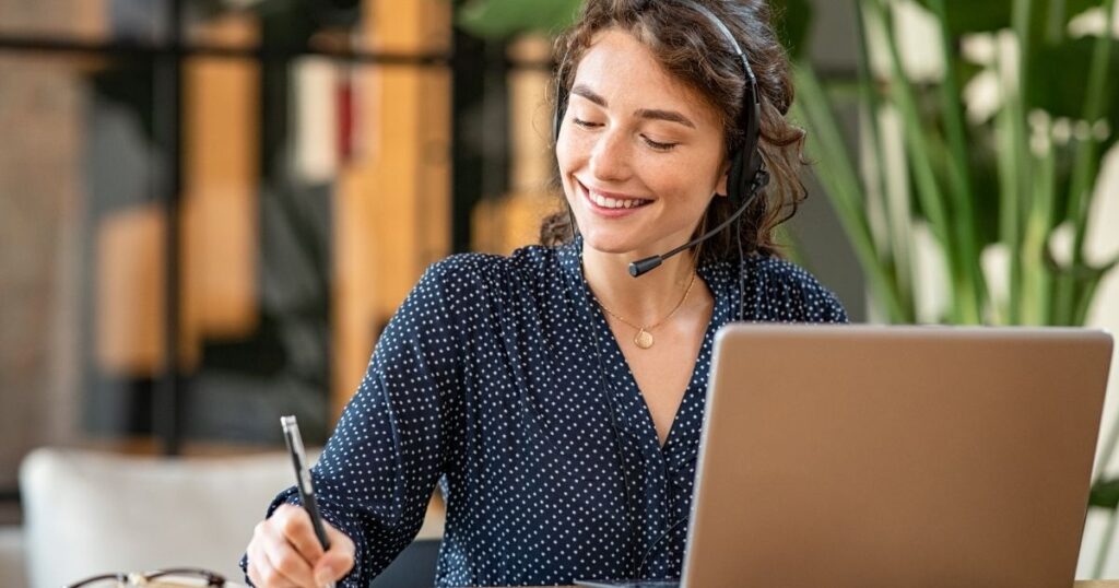 woman working with the customer service for Airalo esim
