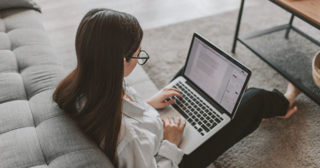 digital nomad woman using internet in New York