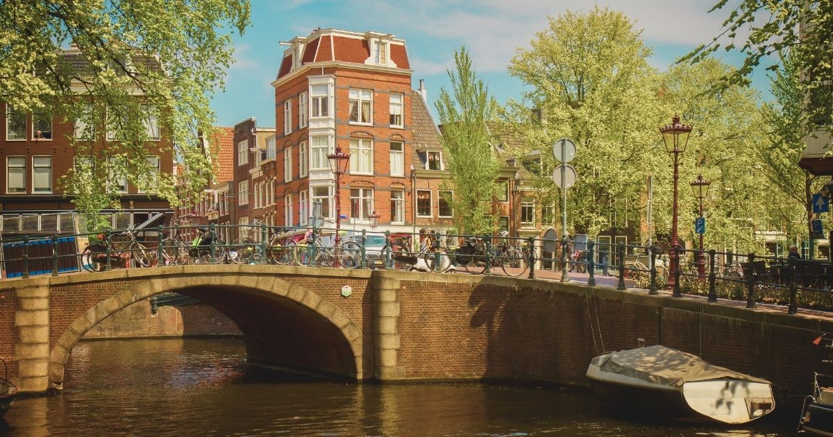 famoso puente en Paises Bajos