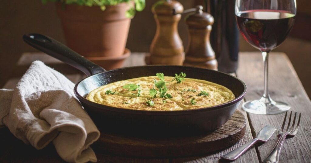 tortilla española, uno de los platos tipicos de España