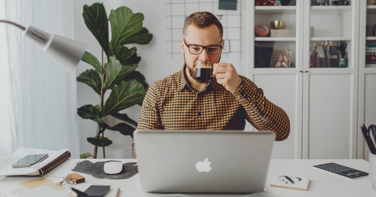 man working with internet in Valencia