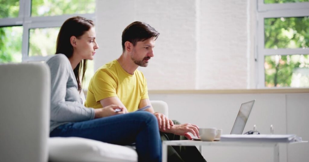 man and woman planning the budget to travel to Barcelona