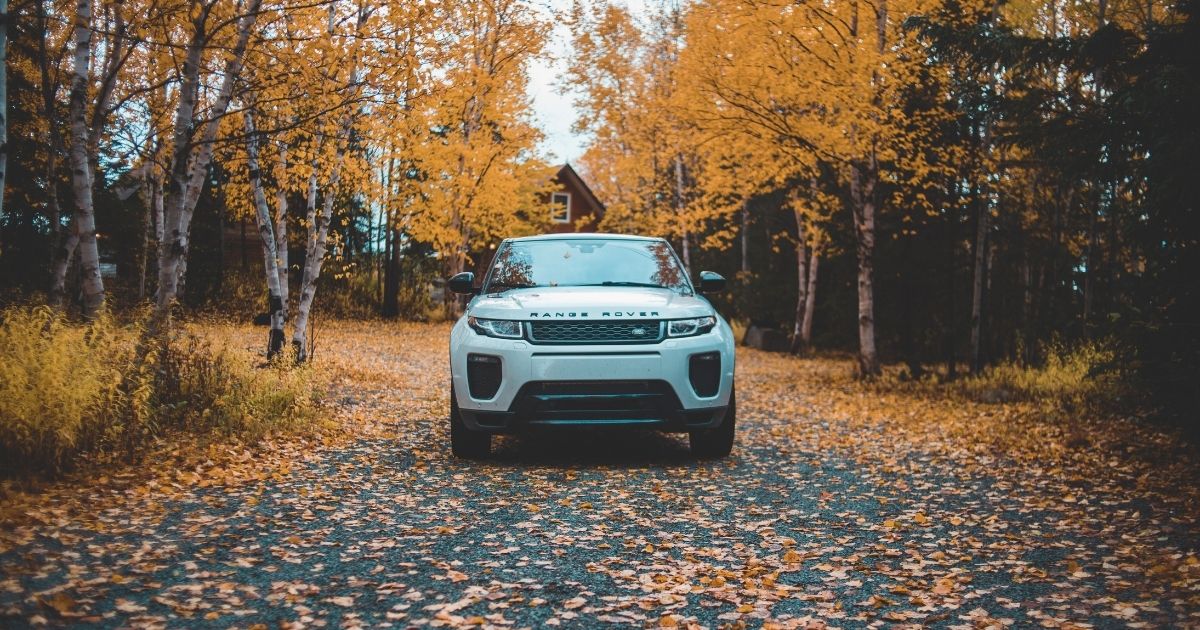 persona conduciendo coche en Republica Checa