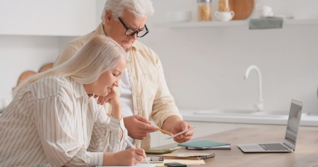 old couple looking for a long-term apartment in Barcelona