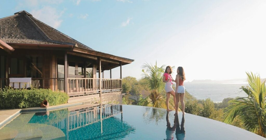 solo female travelers meeting each other in Bali