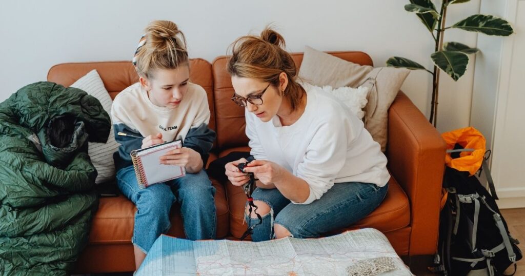 women planning budget to travel to Barcelona