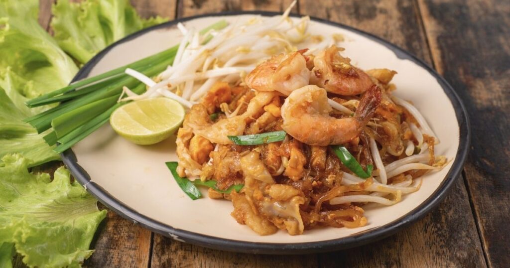 pad thai, una de las mejores comidas tradicionales del mundo que debes probar