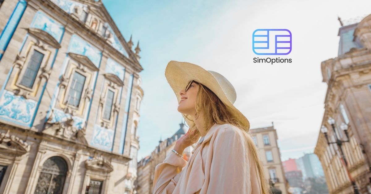 mujer viajando y disfrutando de la Simoptions esim