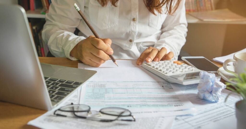 woman planning costs of health insurance in Sweden