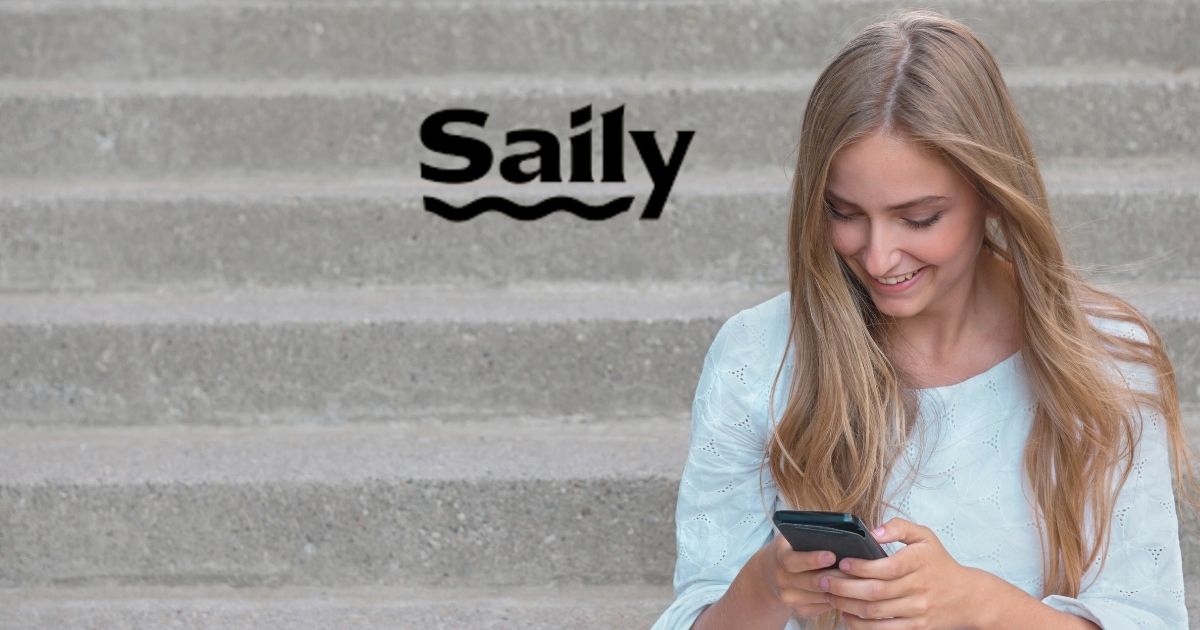 smiling woman reading the Saily esim reviews