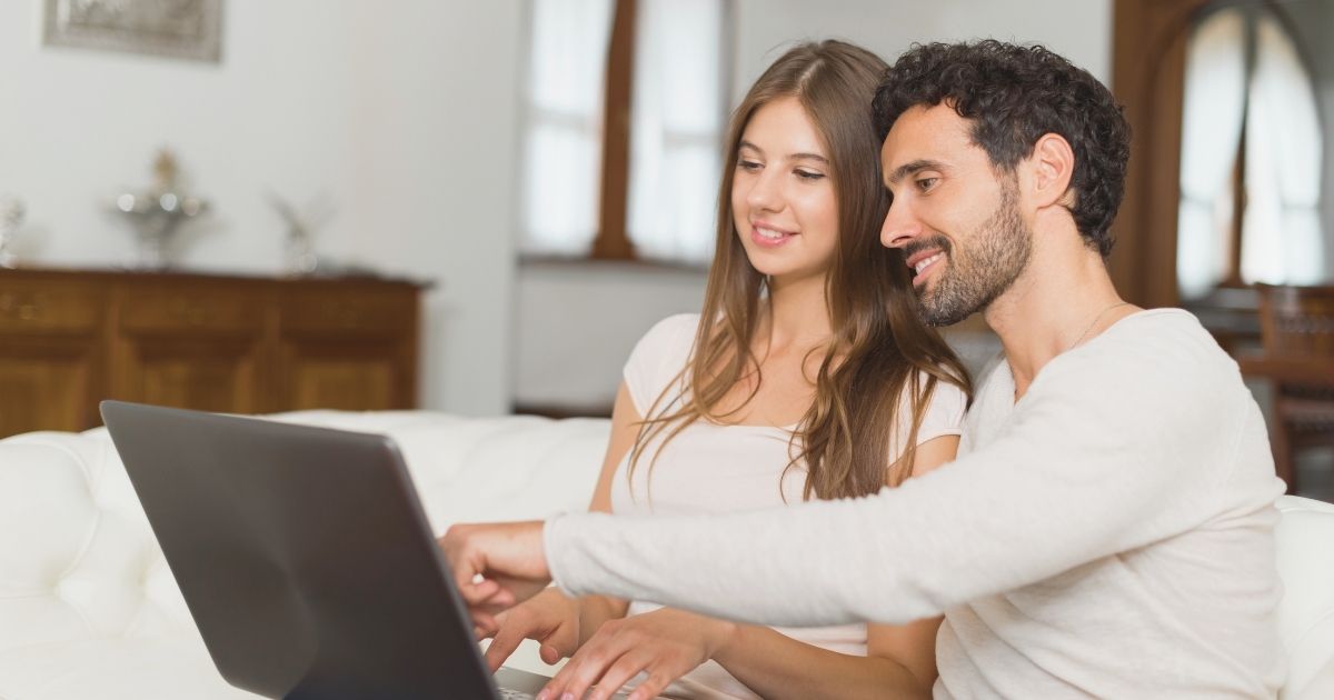 couple navigating on internet with a vpn