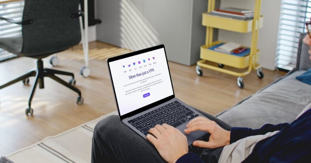 persona configurando vpn en Finlandia