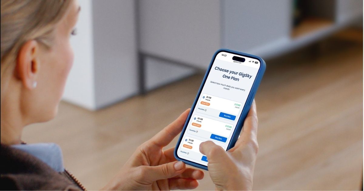 woman getting a Gigsky esim