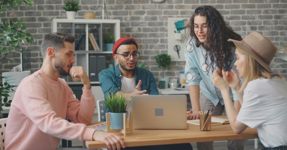 nomadas digitales trabajando desde un coworking en Playa del Carmen