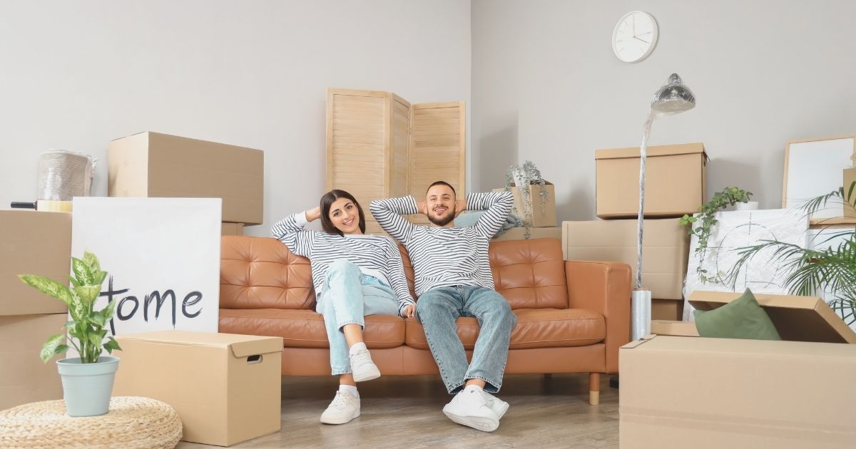 pareja alquilando casa en el extranjero