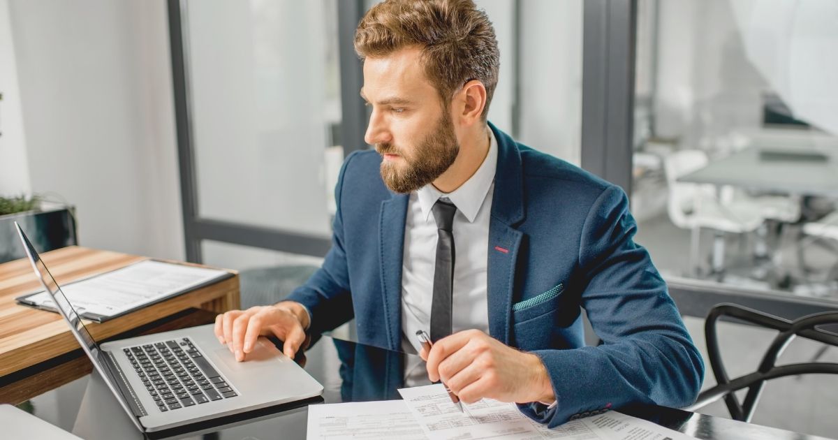 man calculating taxes in Hungary